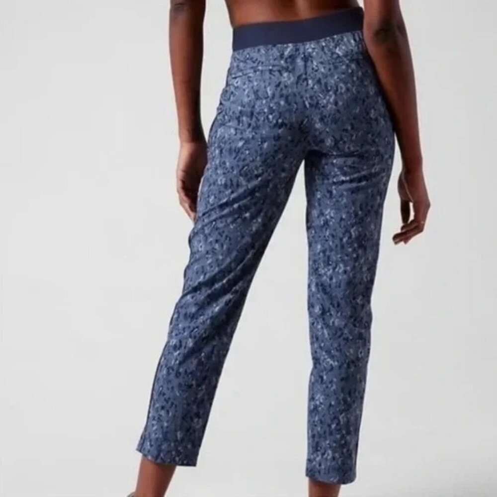Athleta Brooklyn Mid Rise Featherweight Ankle Trousers Size 10 Blue Camo Active - Picture 2 of 12
